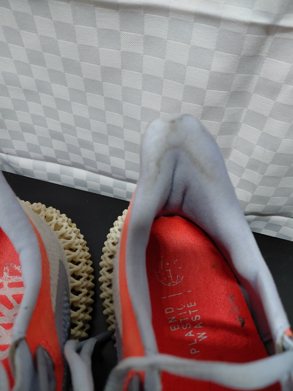 Adidas Men's Light Gray Running Shoes with Coral Accents - Picture 4 of 8
